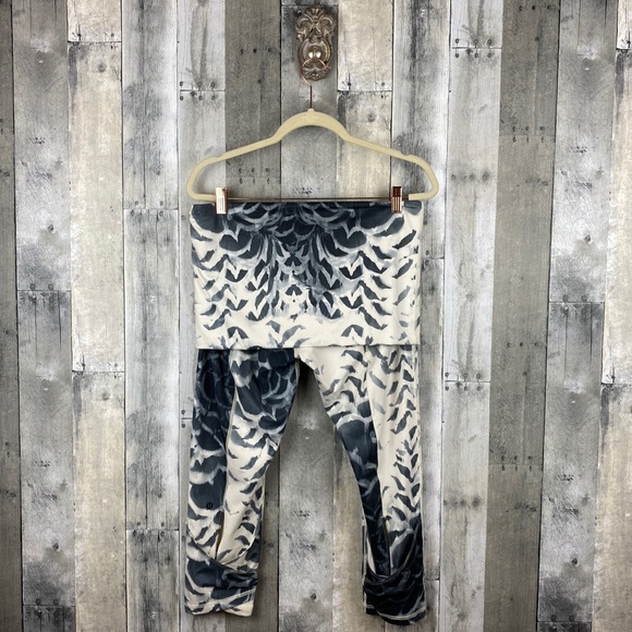 Lululemon Wunder Under Dance Pant Size 12 - Picture 10 of 12